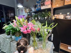 -何兮花店·气球派对鲜花店(马桥银春路万科城店)