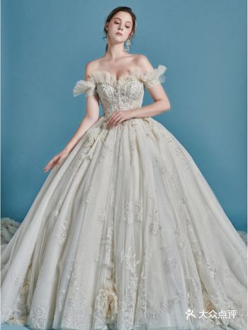 这套婚纱满足了我对婚纱的所有幻想