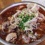 关键是他们家量大！两个女孩子都吃不完！米饭很香！