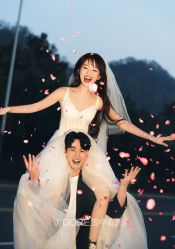 -雪中彩影婚纱摄影·微光艺术中心