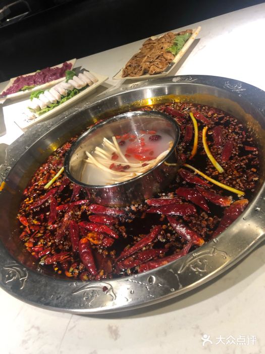 大龙坎火锅鸳鸯锅图片