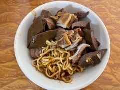 -松树干拌面店
