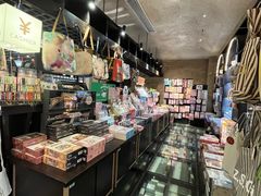 -钟书阁(松江泰晤士小镇店)