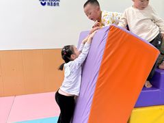 -瑞恩宝感统训练·语言提升·蒙氏托育中心