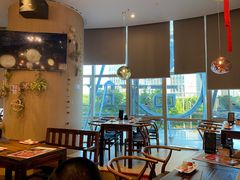 靠窗位-红料理|串串有瘾·烧烤(吴中路店)