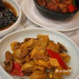 下了班跟朋友约在一起吃黑松露烧鹅，团购的双人餐很划算