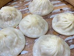 特色鲜肉汤包-百年龙袍蟹黄汤包(融创茂店)