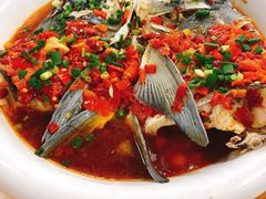 万景自制剁椒鱼头-万景饭店·鱼街农家菜