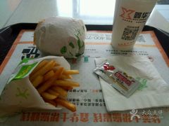 -华莱士·全鸡汉堡(宝丰路店)