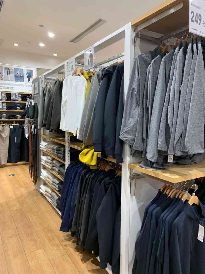 优衣库(沈阳万象城店)-"现在最让我苦恼的事情就是写点评了想要升级.