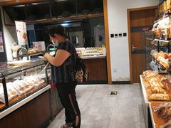 面包甜点陈列柜-金凤成祥(东直门现烤面包店)
