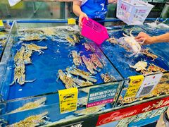 -三亚火车头万人海鲜广场