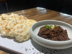 鲅鱼酱配石头饼-聚缘堂·海鲜私房菜(松岭路店)