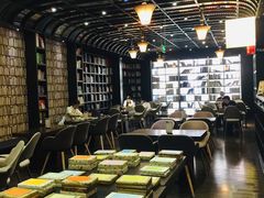 -钟书阁(松江泰晤士小镇店)