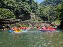 -安吉龙王山峡谷漂流