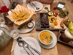 -Mark&Mars Restaurant