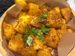 -老牌坊云南鱼豆花火锅(哈西万达店)