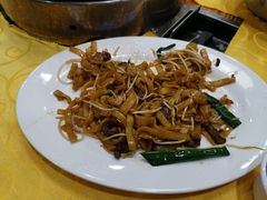 牛肉炒河粉-濠轩阁特色生蚝火锅(水湾路店)
