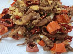 脆椒辣鱿鱼-兴国苑酒店