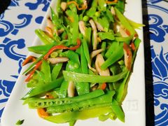 -老滇山寨•云南特色菜•地方菜•民族风情歌舞表演(金碧店)