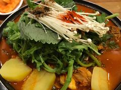 土豆排骨火锅-喇喇排骨火锅·传统韩式脊骨汤(望京西园总店)