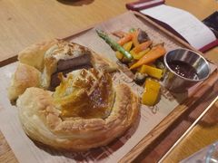 惠灵顿牛扒配法式鹅肝-味德西餐音乐酒吧 Wade's Bar&Grill