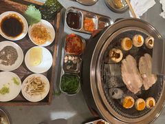 -围炉肉舍•炭烤活鳗•丹东海鲜烤肉(步行街店)