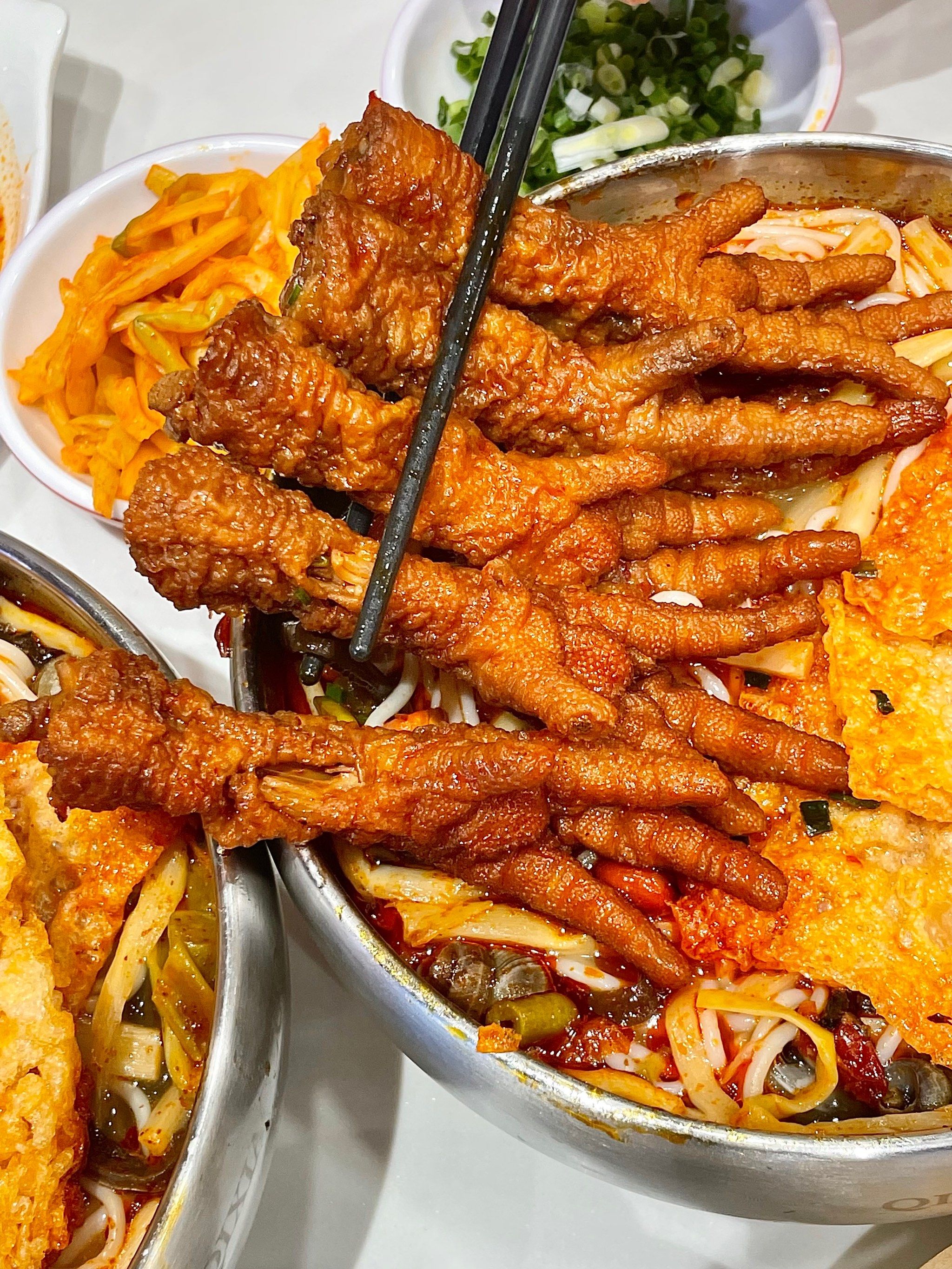 是吃过五六七八遍的虎皮鸡脚螺蛳粉!