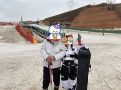 -采薇庄园四季滑雪场
