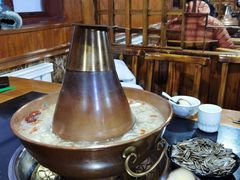 -果松木炭酸菜铜火锅·外婆参鸡汤