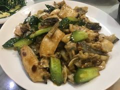 生炒鱼头-广迎居老正兴菜馆