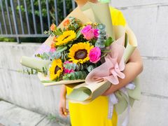 -何兮花店·气球派对鲜花店(马桥银春路万科城店)