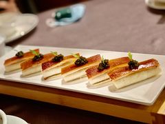 鱼子酱配乳猪件-广州文华东方酒店·江-由辉师傅主理