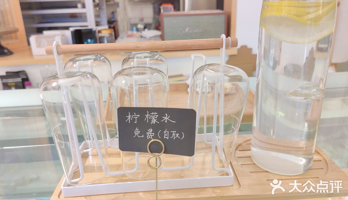 首先说可颂，口感真的是外酥里嫩