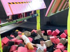 -嘿哟动霸CHUA·新潮玩运动娱乐中心·蹦床滑冰团建乐园