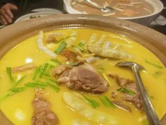 -帅巴人舅母子腊蹄民俗村