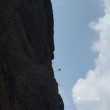 要靠手腳攀爬才能走上去。走走停停，輾轉來到細米寨