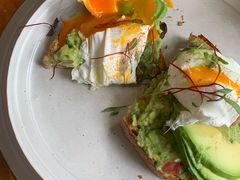 牛油果温泉蛋吐司-O'mills Sourdough Bakery&Bistro(永嘉路店)