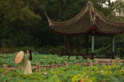 -一揽芳华汉服旗袍体验馆(拙政园店)