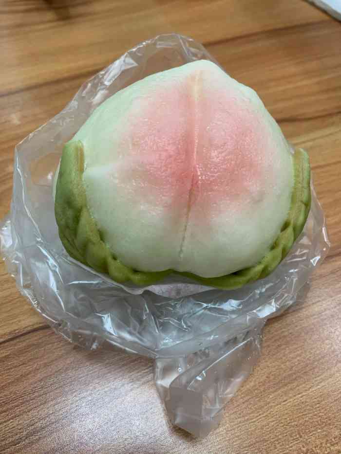 打分 全家最近又出了一个新包子——桃子包 样子挺可爱的,里面是红豆