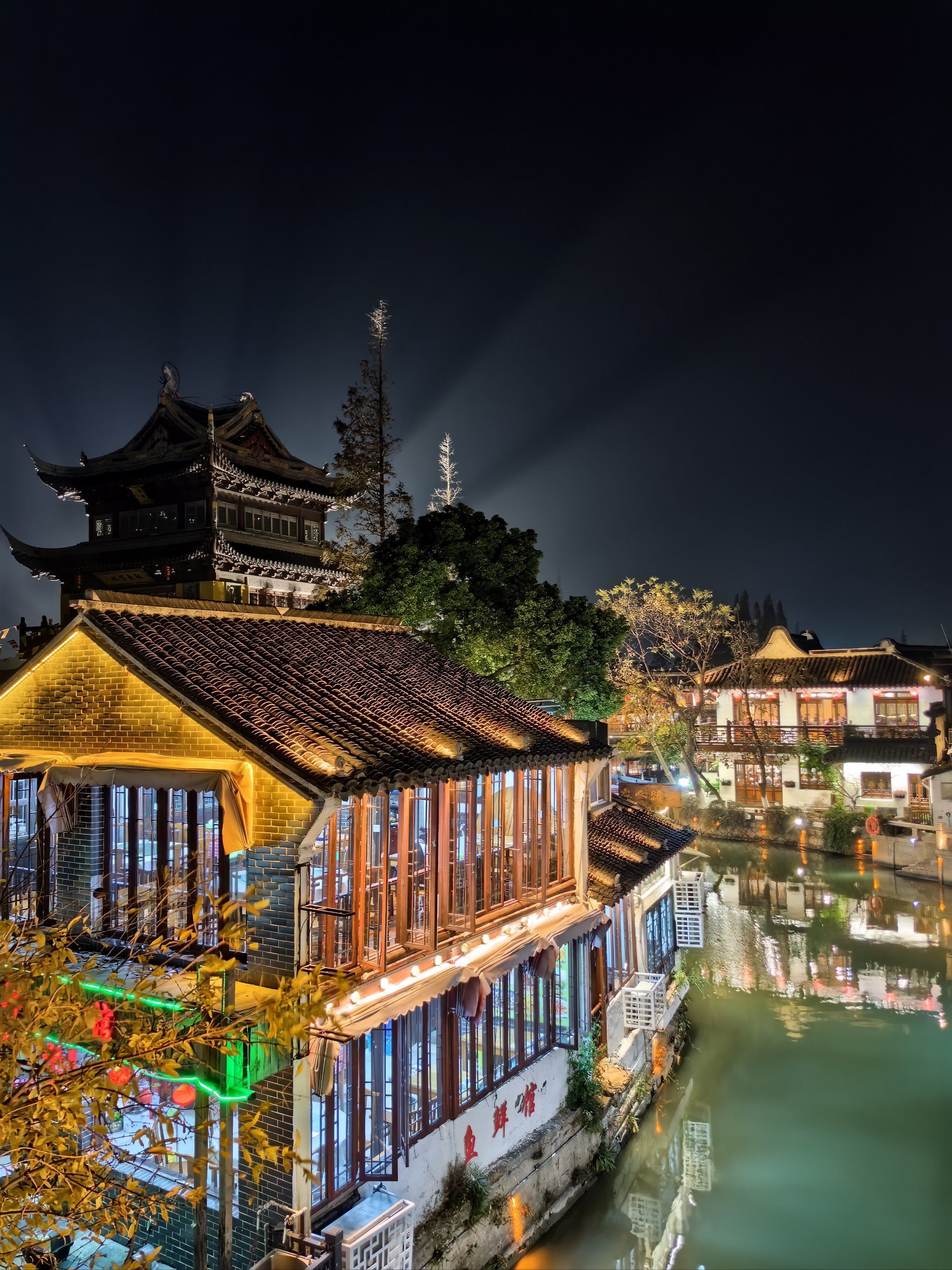 古镇夜色撩人心