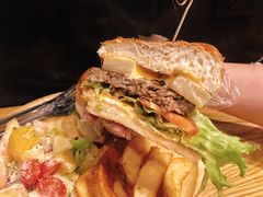 牛泰极-龙治汉堡(中华城店)