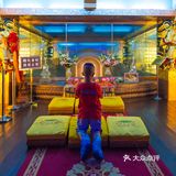 来到这里，能瞻拜到佛祖舍利，真是无上的荣幸