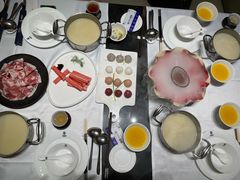 -红鼎豆捞·非遗鲍皇汤火锅(宝丰路店)