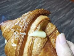 爆浆牛角包-六贤记(杭州龙湖滨江天街店)