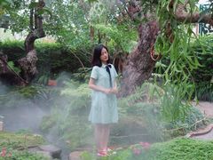 -Chom Cafe and Restaurant