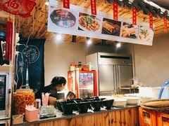 -爆炸头阿姨小四川正宗川味小吃(无任何分店)