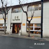 这里的咖啡店作为玉佛寺的咖啡店还是蛮有特色的