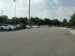 -闵行体育馆-停车场