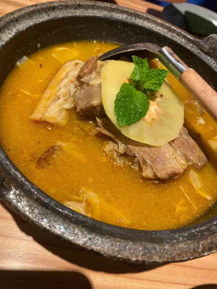 半山腰(凤凰汇店)-"朋友带来吃云南菜～这家店好像是新开的吧,.